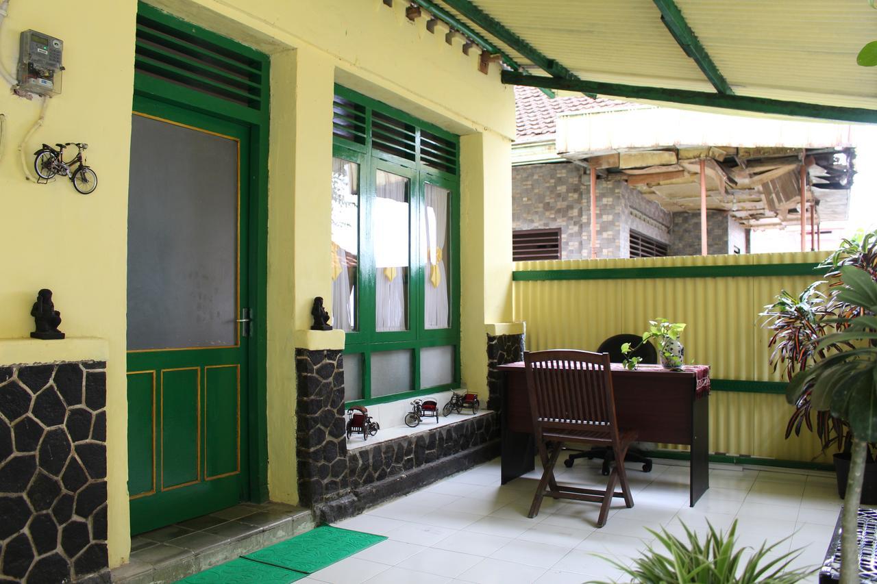 D'Santoso Homestay Yogyakarta Extérieur photo